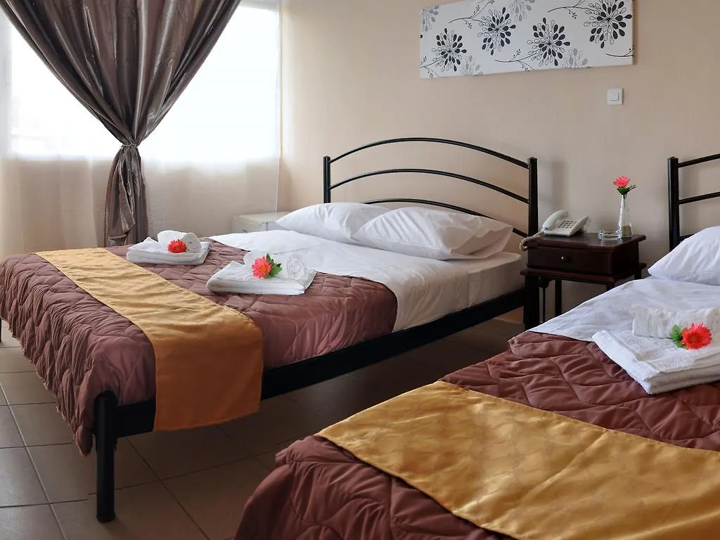 מטהמורפוסי Golden Beach Hotel