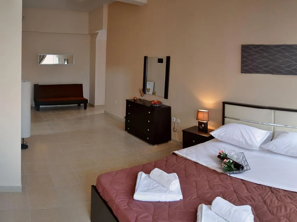 מטהמורפוסי Golden Beach Hotel