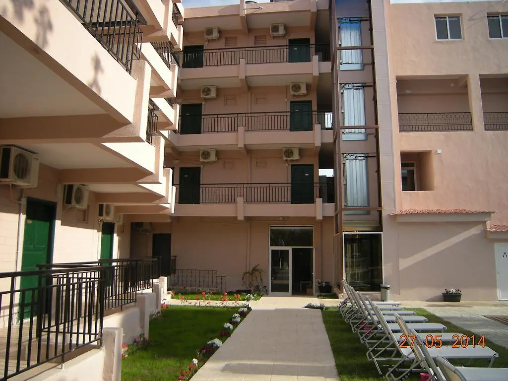 מטהמורפוסי Golden Beach Hotel
