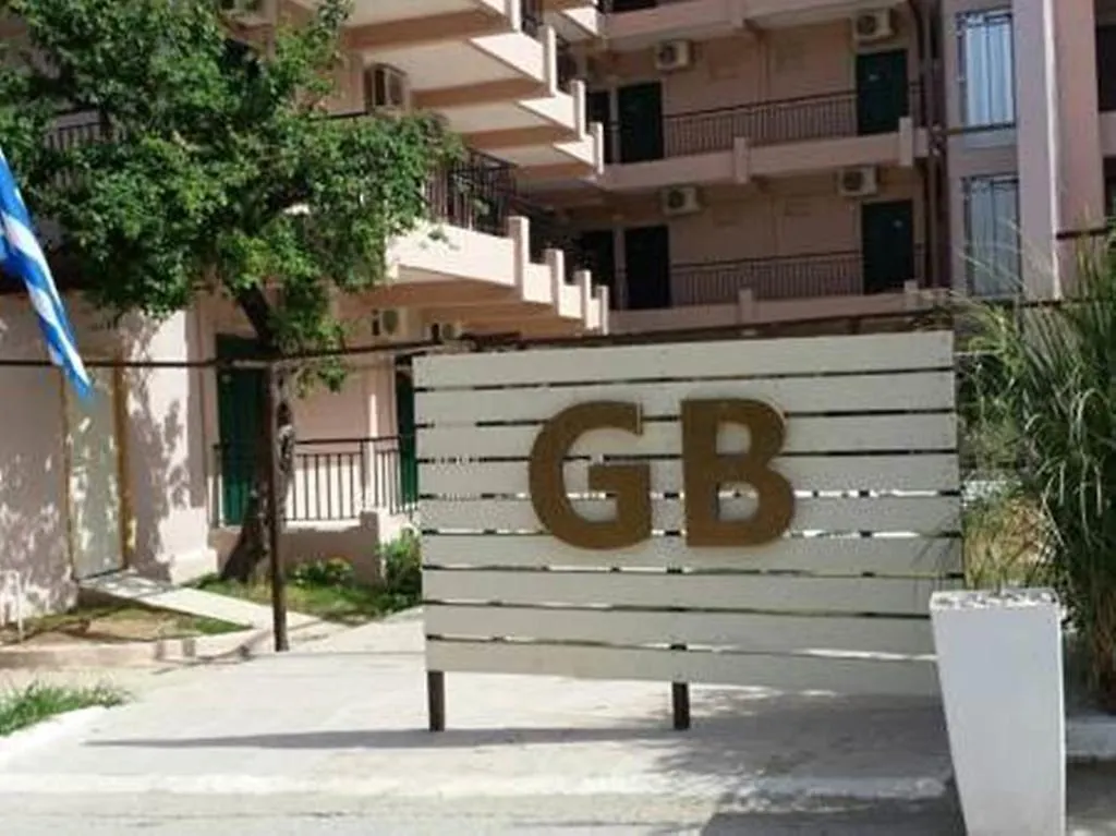 מטהמורפוסי Golden Beach Hotel