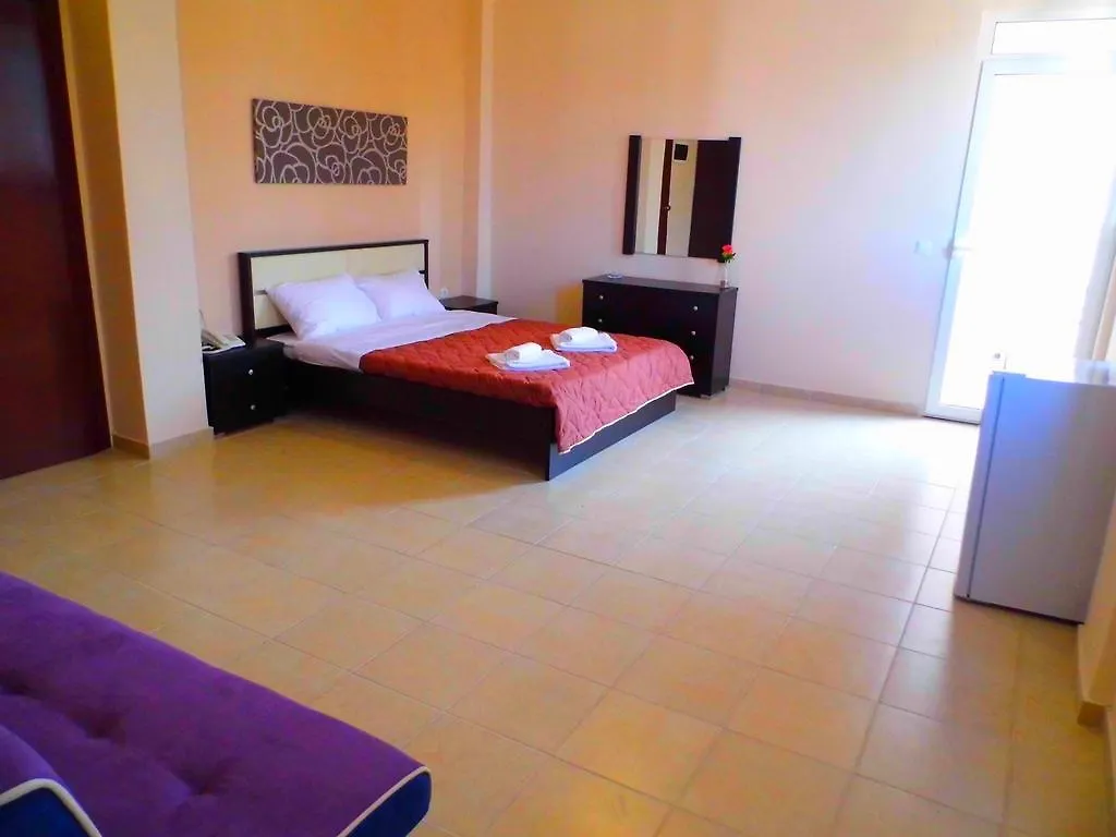 מטהמורפוסי Golden Beach Hotel