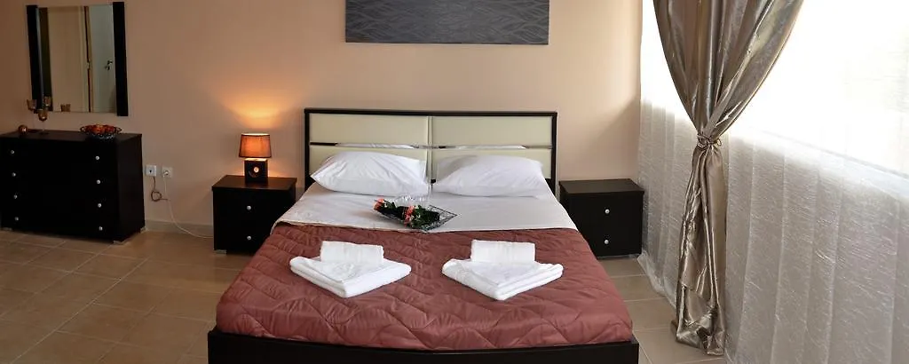מטהמורפוסי Golden Beach Hotel