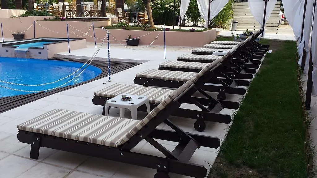 מטהמורפוסי Golden Beach Hotel 3*,