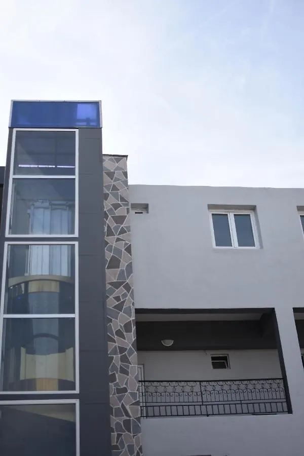 מטהמורפוסי Golden Beach Hotel