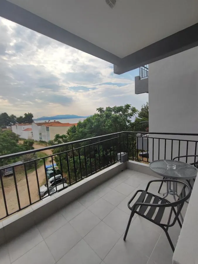 מטהמורפוסי Golden Beach Hotel