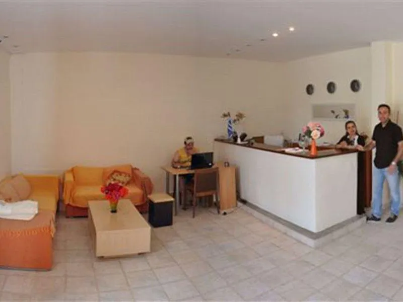 מטהמורפוסי Golden Beach Hotel