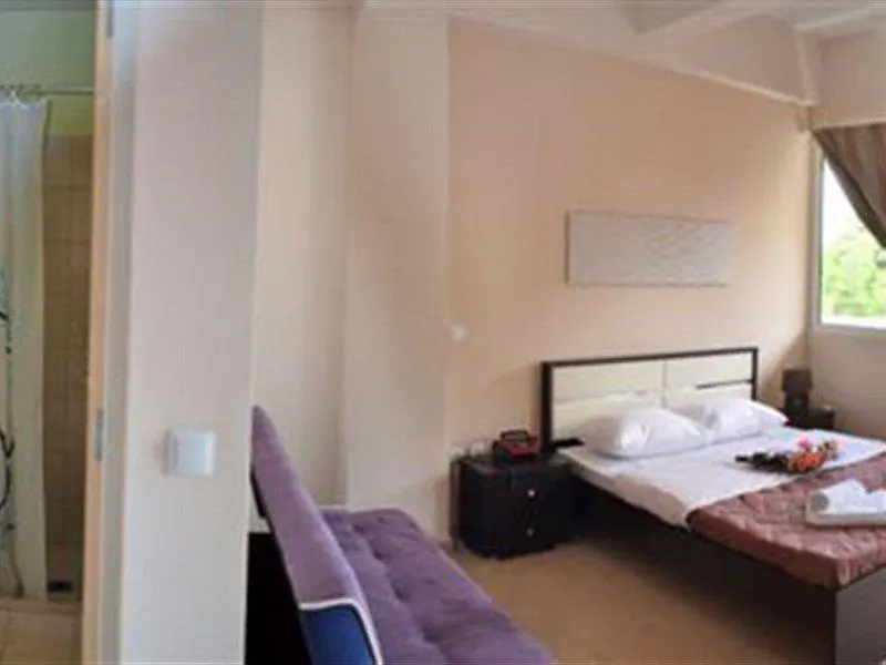 מטהמורפוסי Golden Beach Hotel