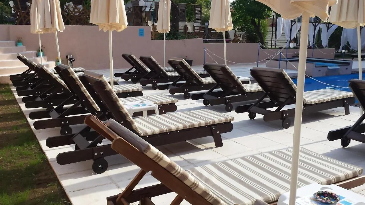 מטהמורפוסי Golden Beach Hotel 3*,