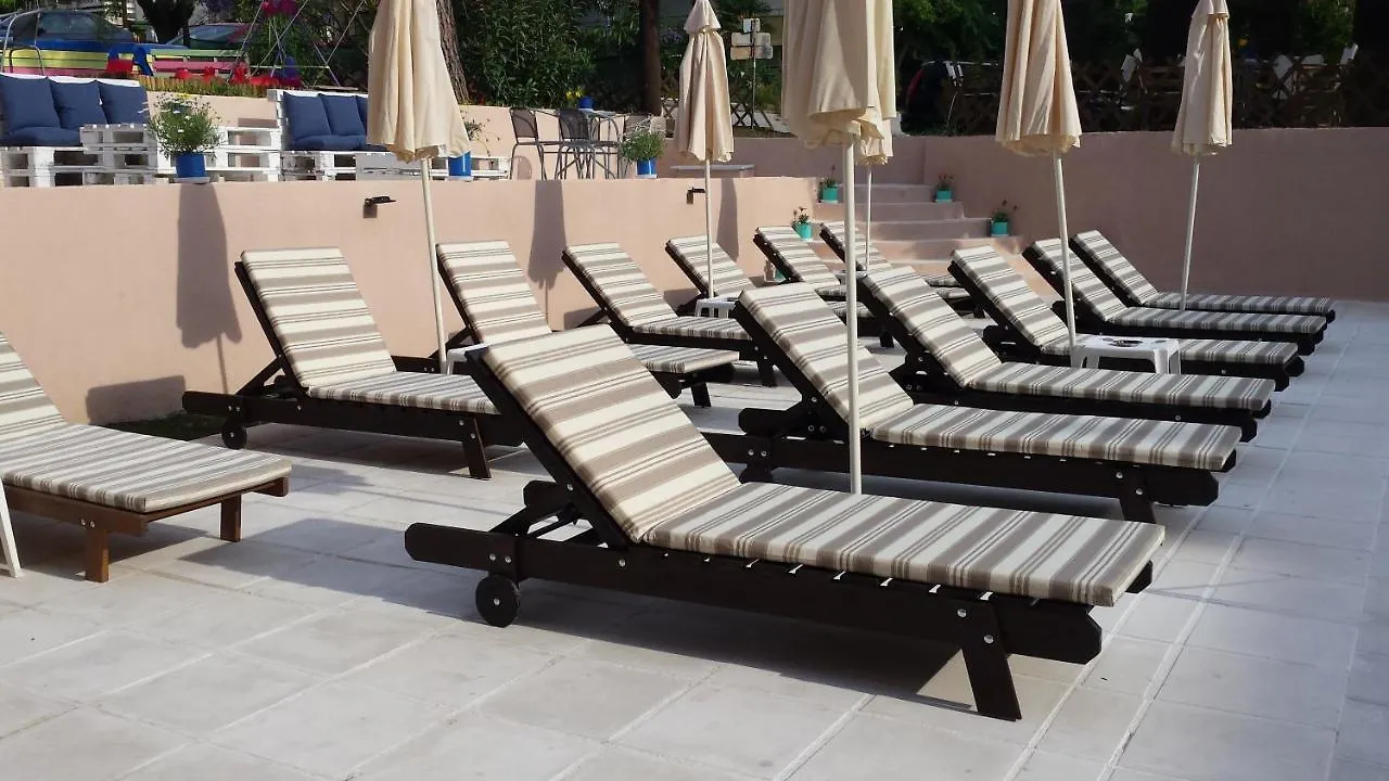מטהמורפוסי Golden Beach Hotel