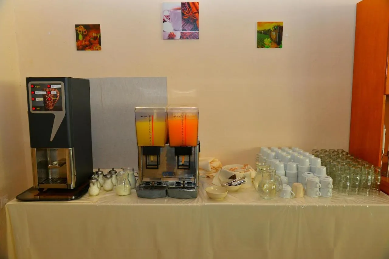 מטהמורפוסי Golden Beach Hotel